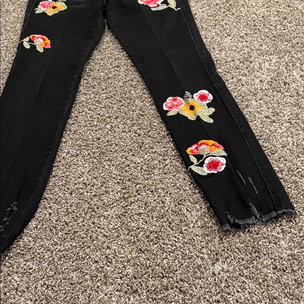 Floral Embroidered Black Cropped Jeans